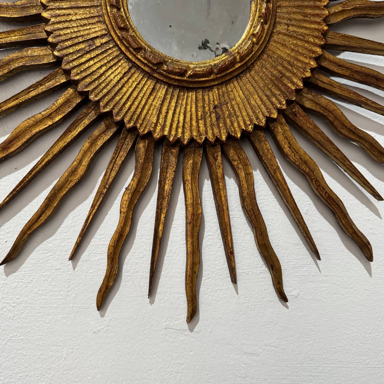 Miroir Soleil dit de Sorcière bois doré 20’s