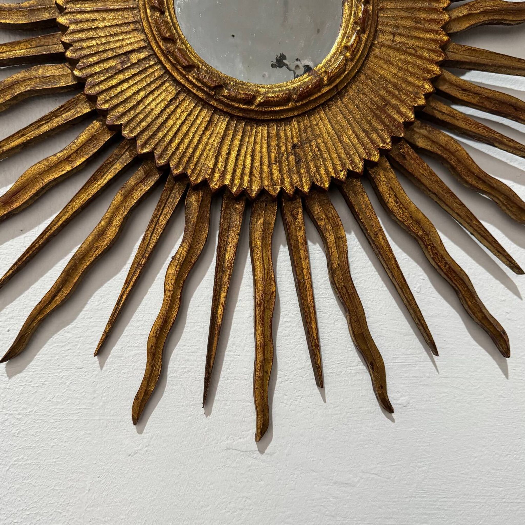 Miroir Soleil dit de Sorcière bois doré 20’s