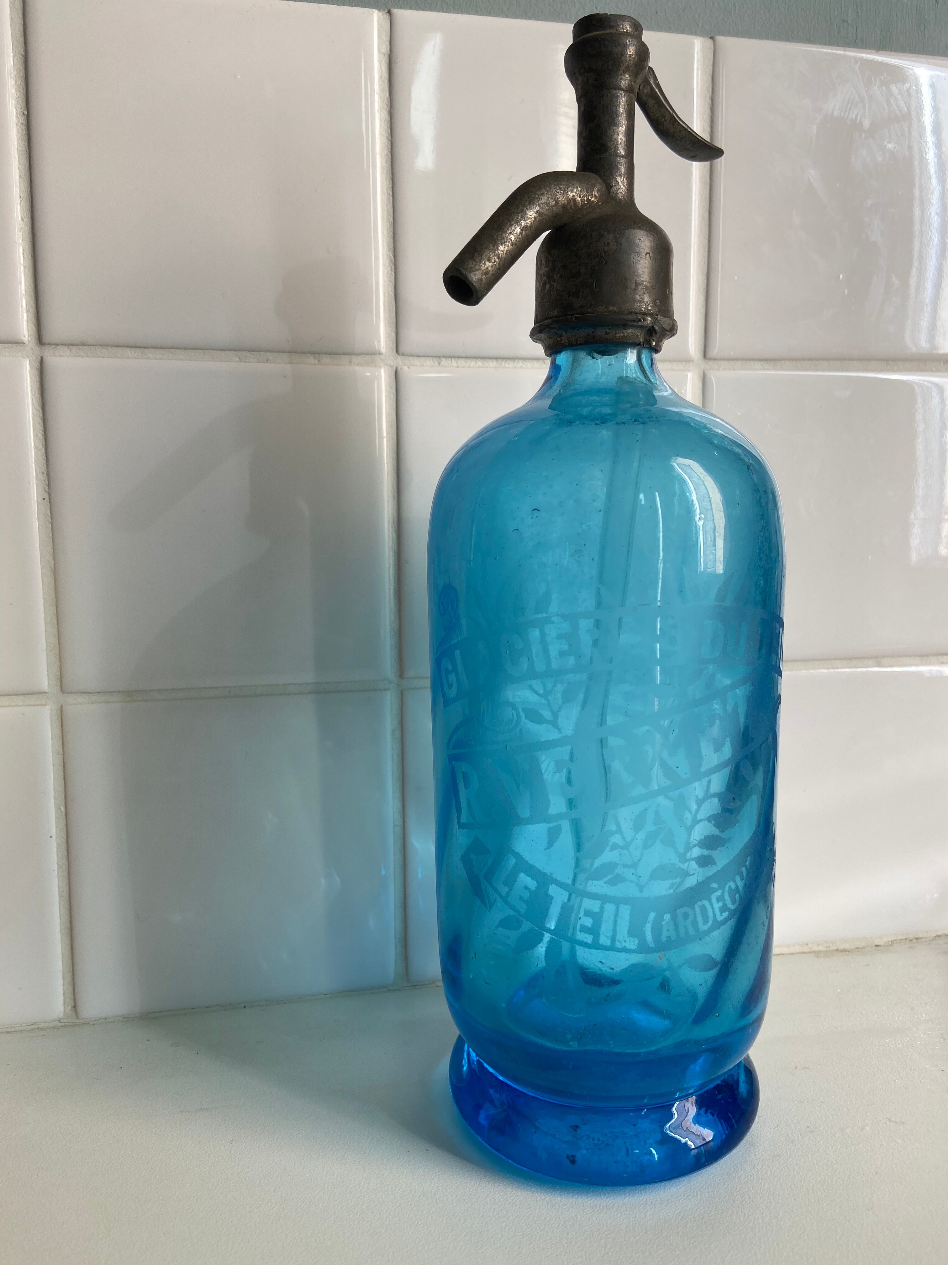 Siphon blue old cooler of Teil (Ardèche)