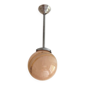 suspension globe verre rose et or sur tige et structure métal alu