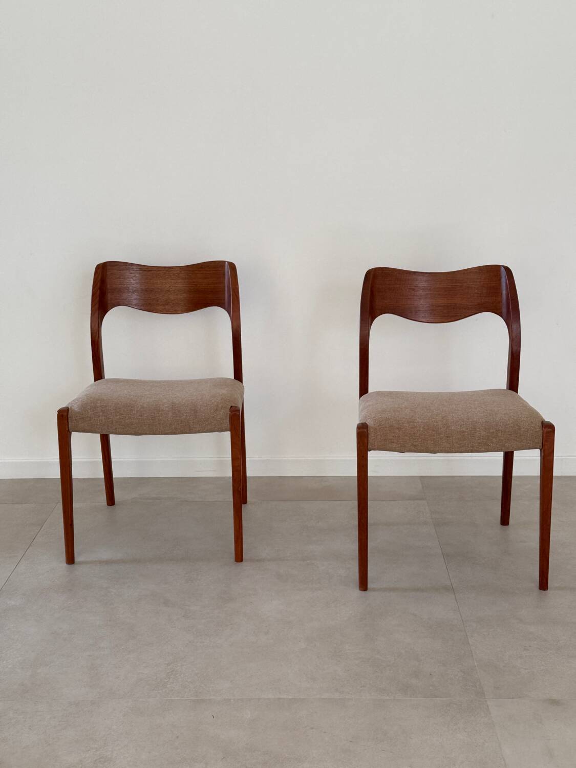 Paire de chaises Niels Otto Moller 71 scandinave