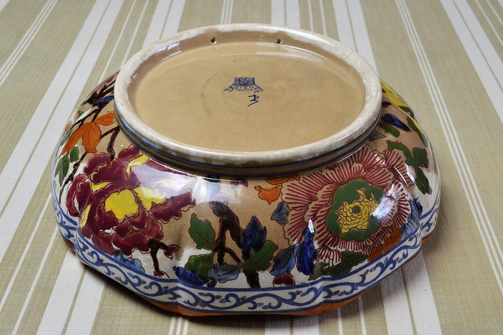 Deep dish Gien Peony 1938-1960