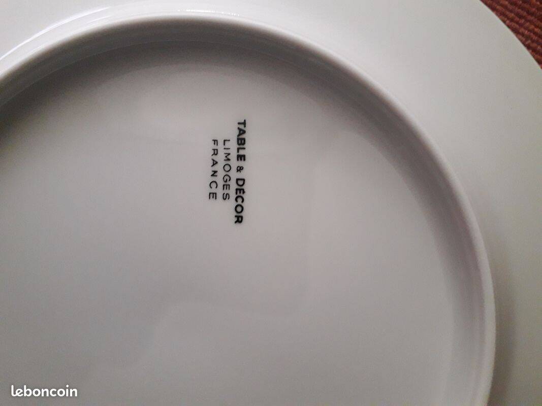 10 dessert plates made of Limoges porcelain, France.