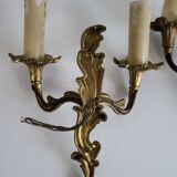 Ancienne paire d'appliques en métal doré style Louis XV - 2 lumières