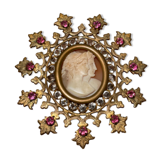 Nineteenth cameo medallion