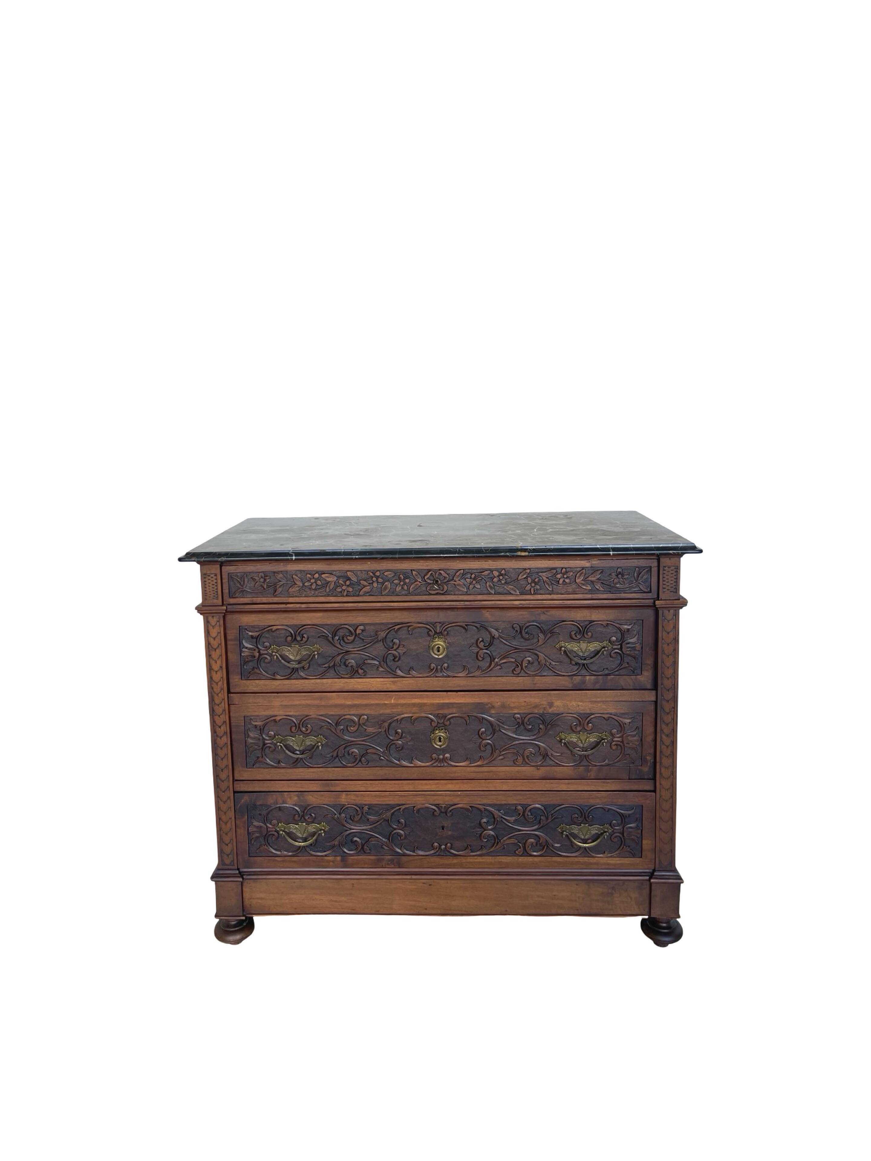 An Italian chest of drawers from the 1900s.