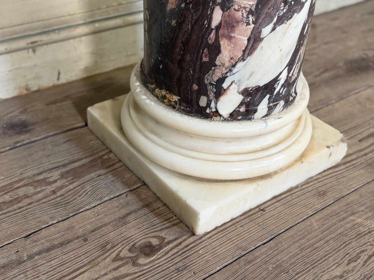 Column in purple and white breccia marble from Carrara, 19th century