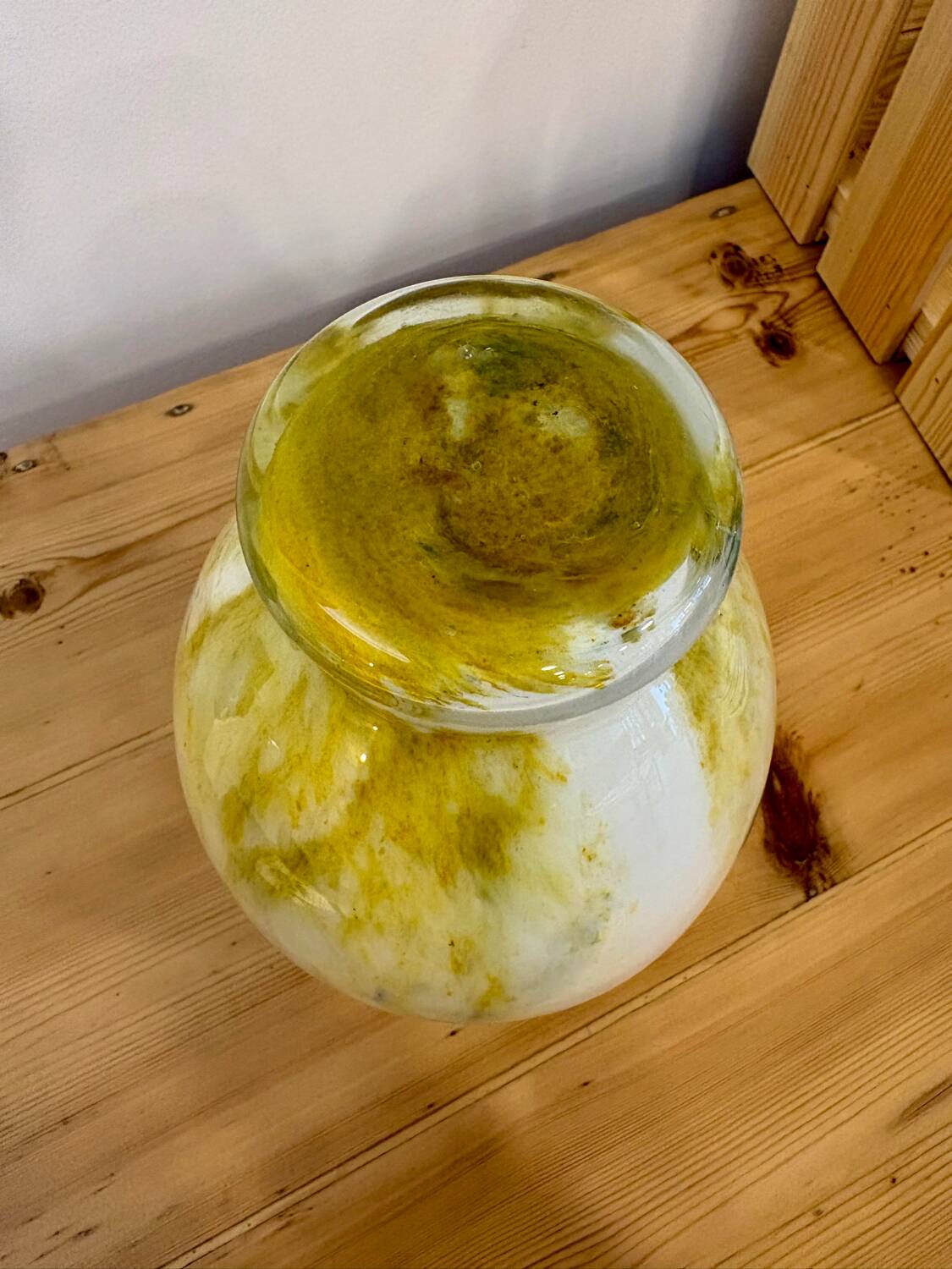 Vase en verre soufflé à collerette