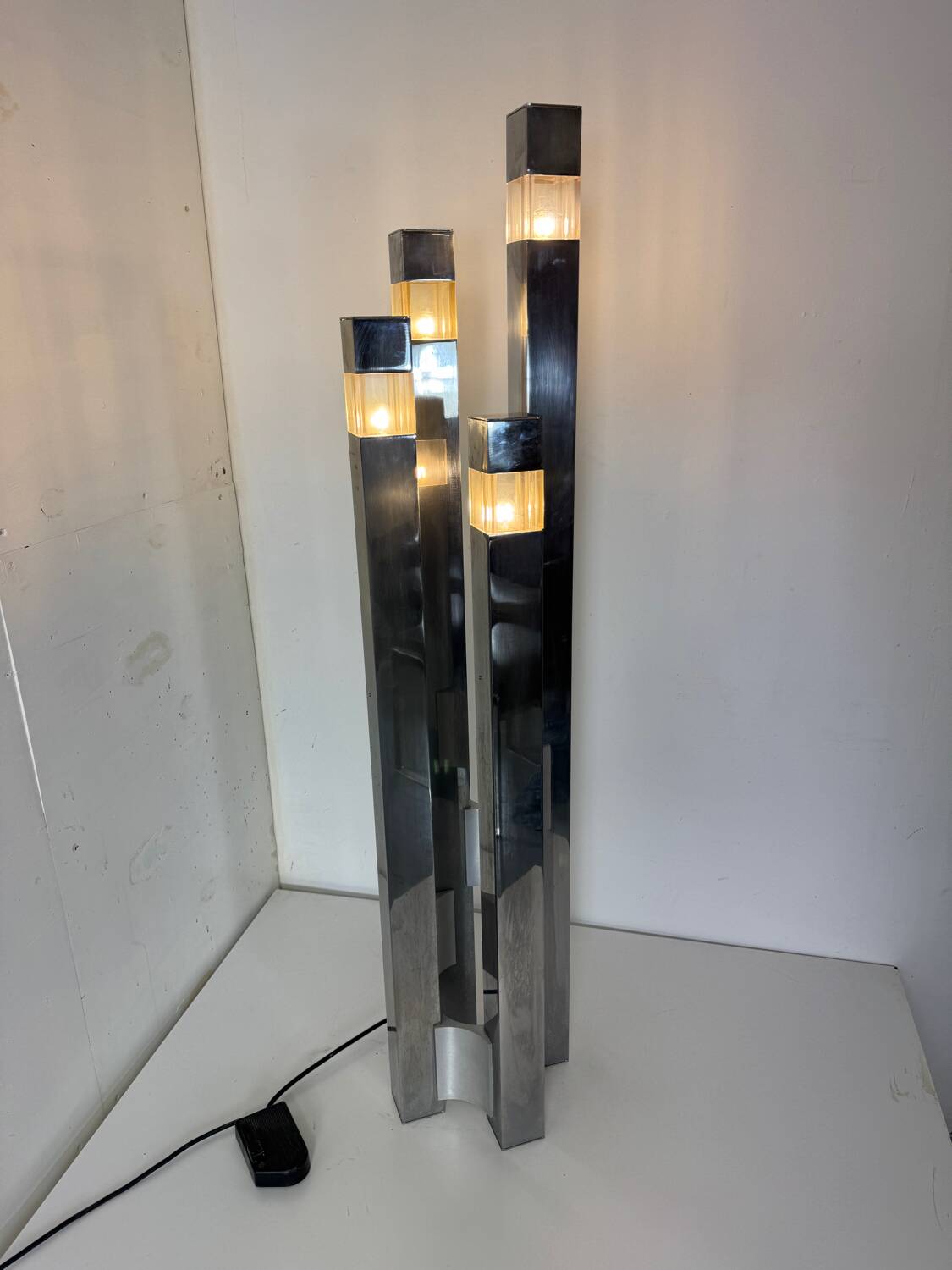 Mid-Century Modernist Italian Architectural Sciolari Cubic Floor Lamp by G