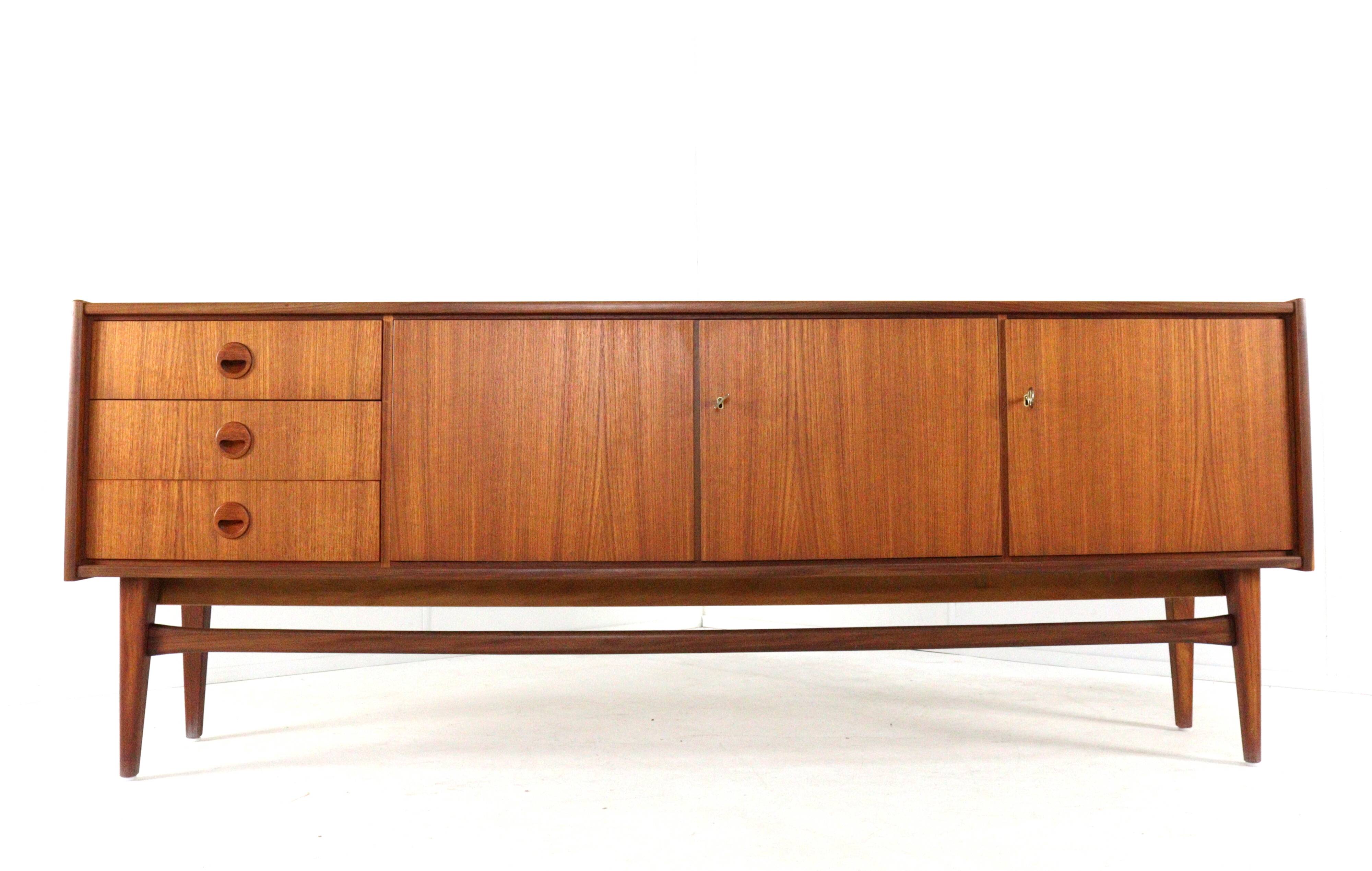 Mid  Century Modern sideboard in teak by Bartels  | 205.5 cm restored