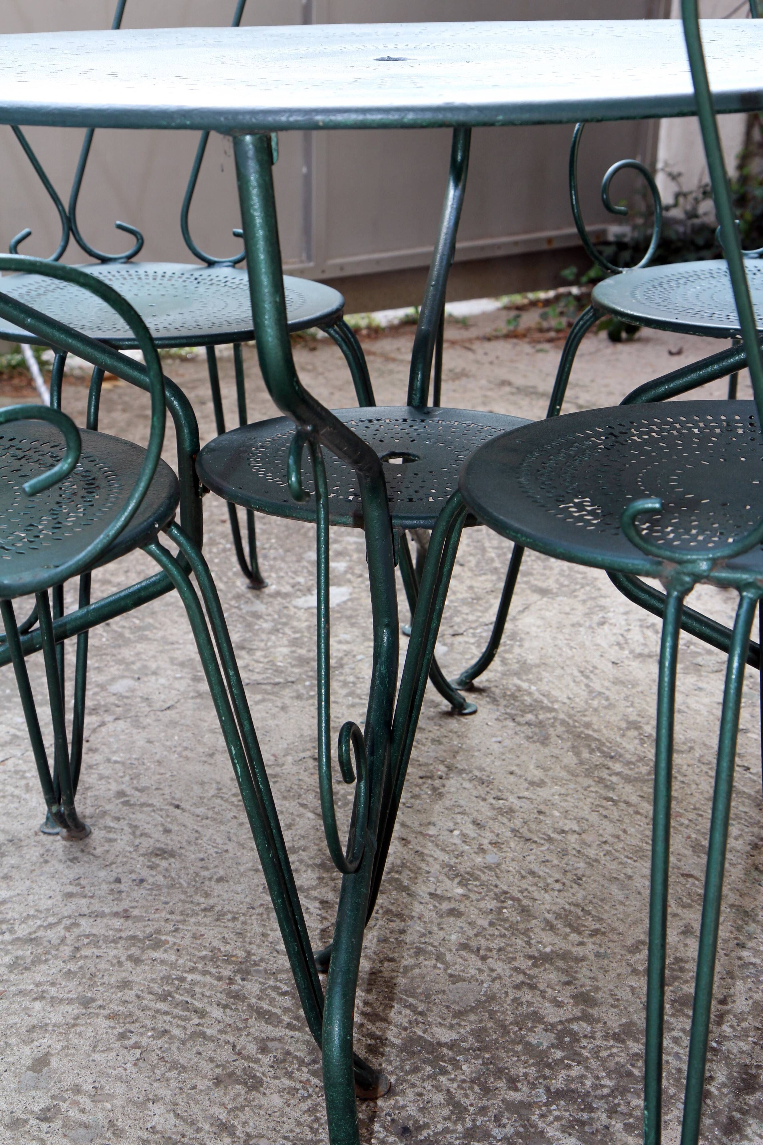 Old wrought iron garden furniture, 2 armchairs, 2 chairs and the table
