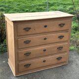Commode en bois brut