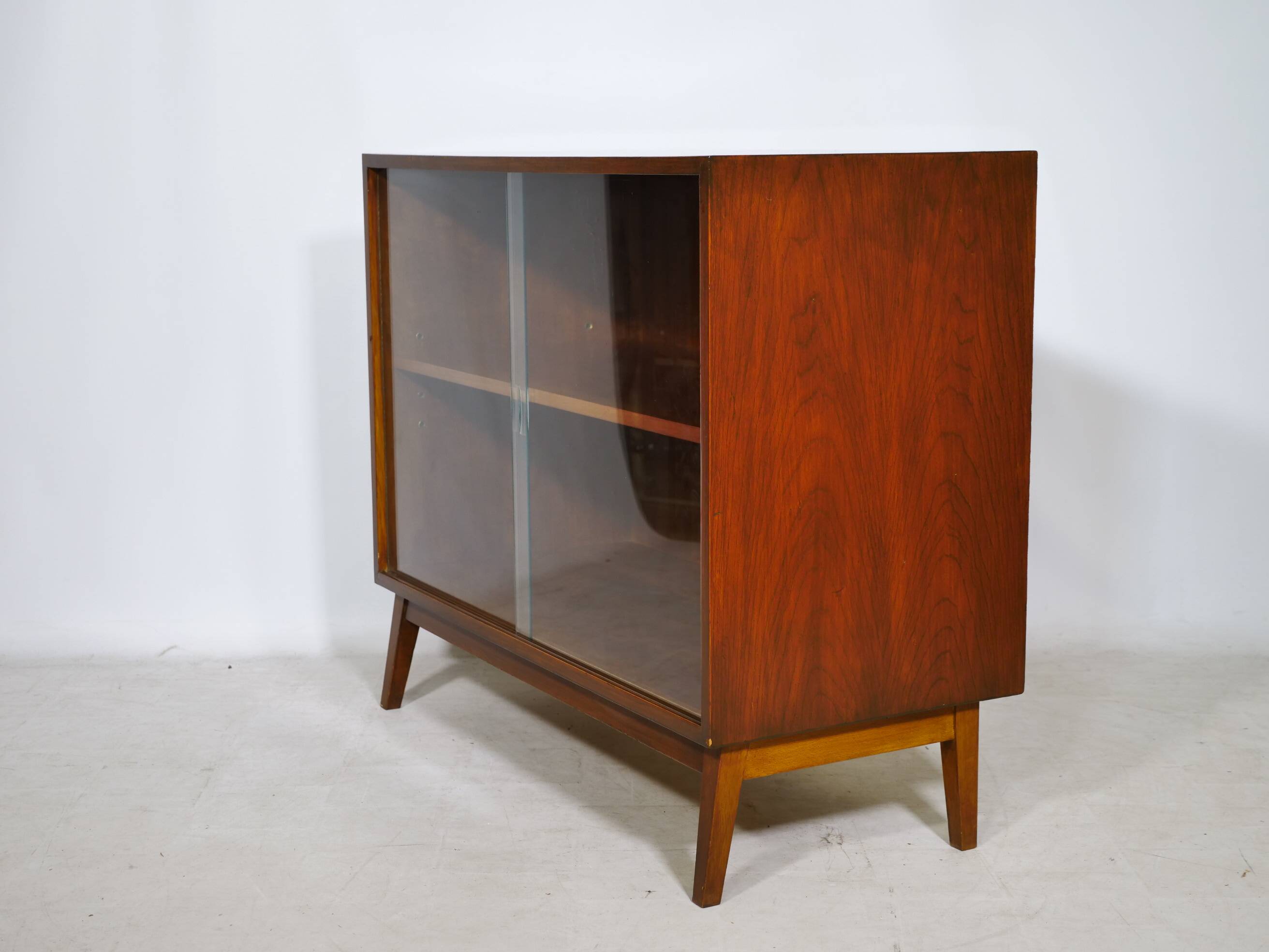 Buffet vitrine en teck des années 1960