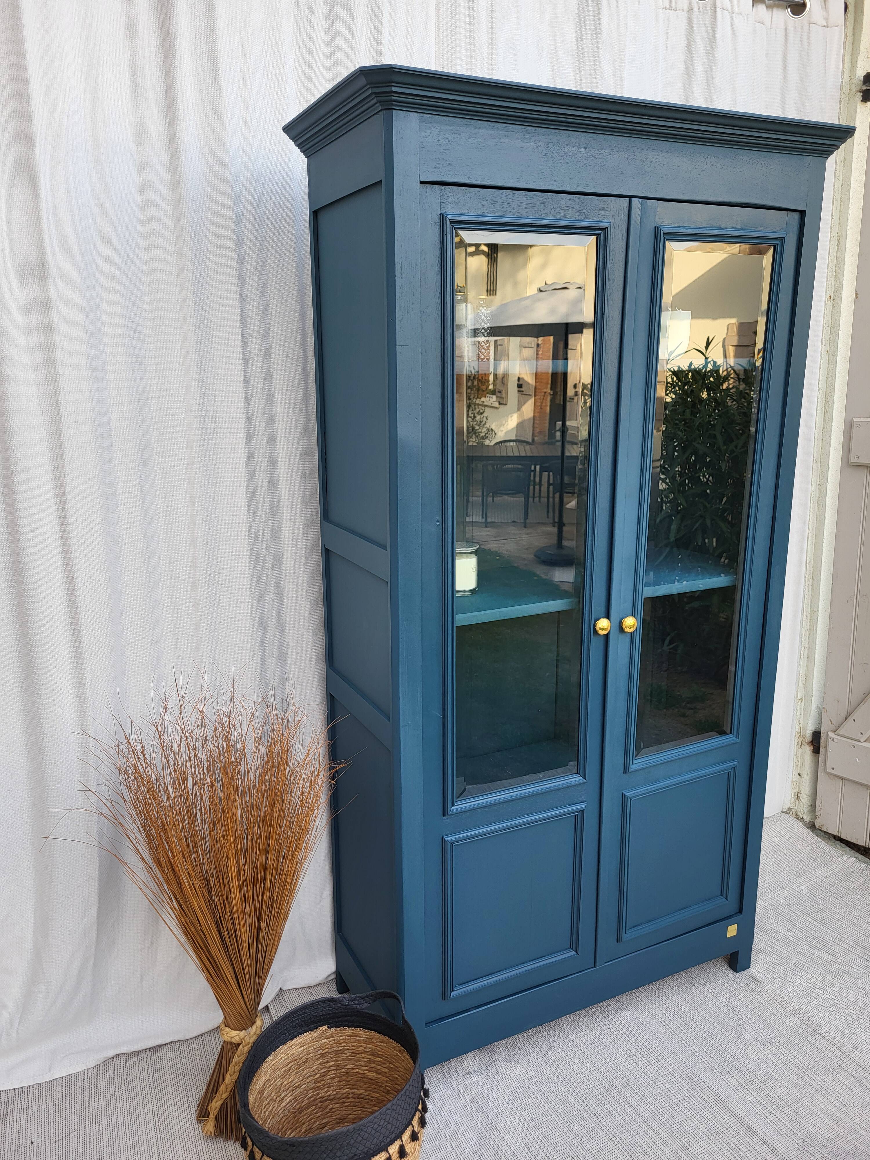 Bookcase with 2 glass doors