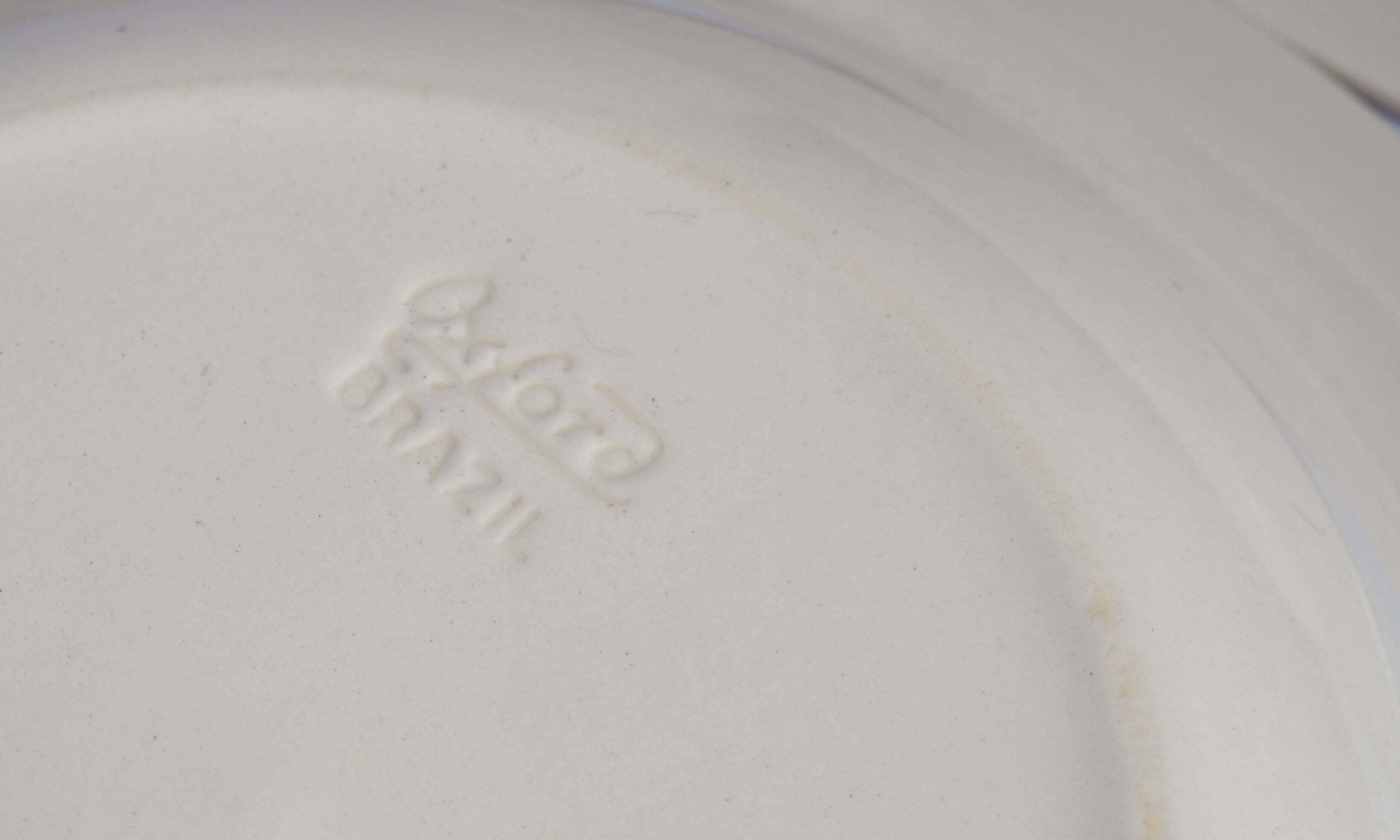 Lot 18 assiettes plates, creuses et dessert 1980