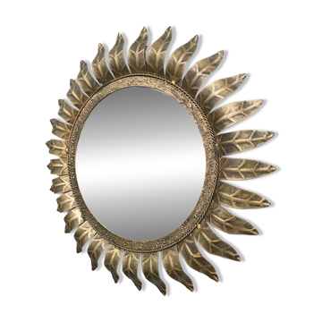 Miroir en forme de soleil en feuille d'or dorée du milieu du siècle français
