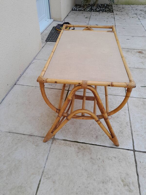 Table basse en rotin porte revue vintage