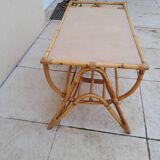 Table basse en rotin porte revue vintage