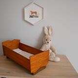 Lit de poupée en bois