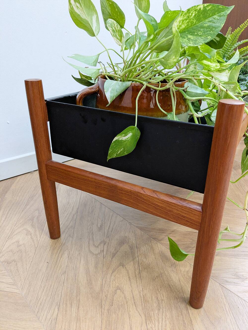 Teak planter