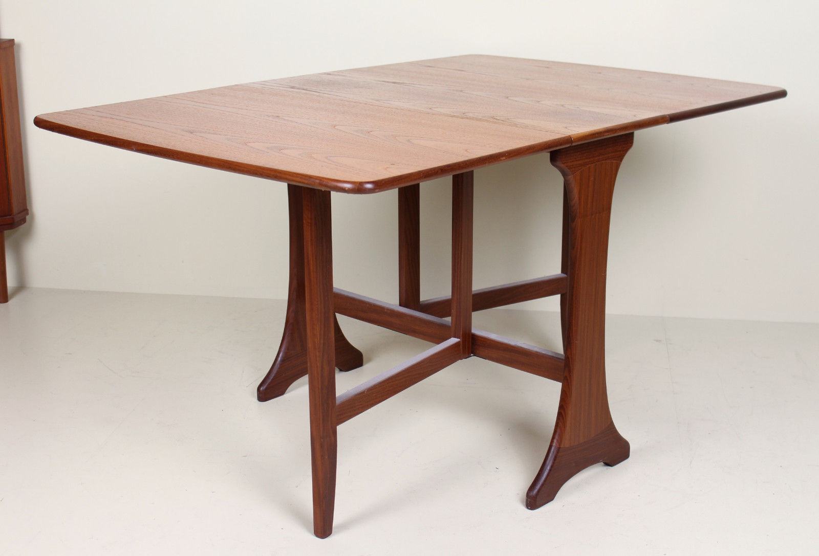 Table of dining room chairs in teak and retro vintage 1970s Nathan