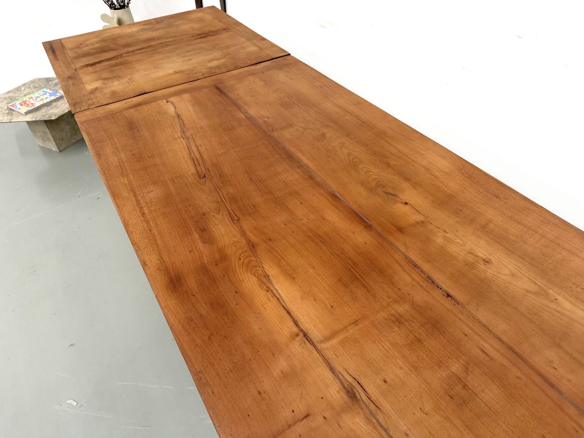 Large extendable farmhouse table in solid cherry wood - 1900s