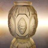 Vase Art déco en verre pressé dépoli avec décor floral, probablement des années 40