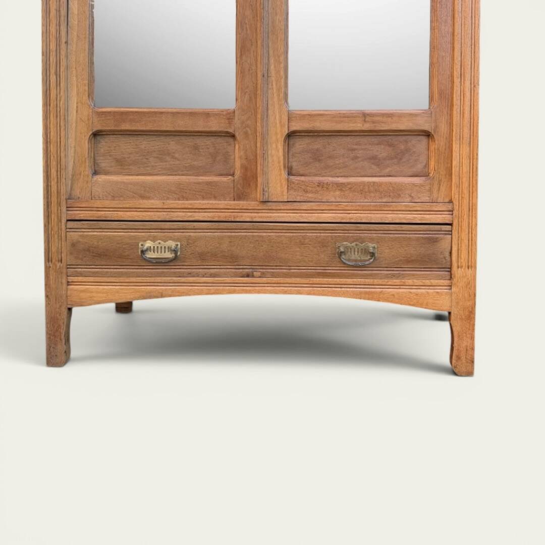 Armoire parisienne d’hôtel miroirs biseauté chêne brut 1920