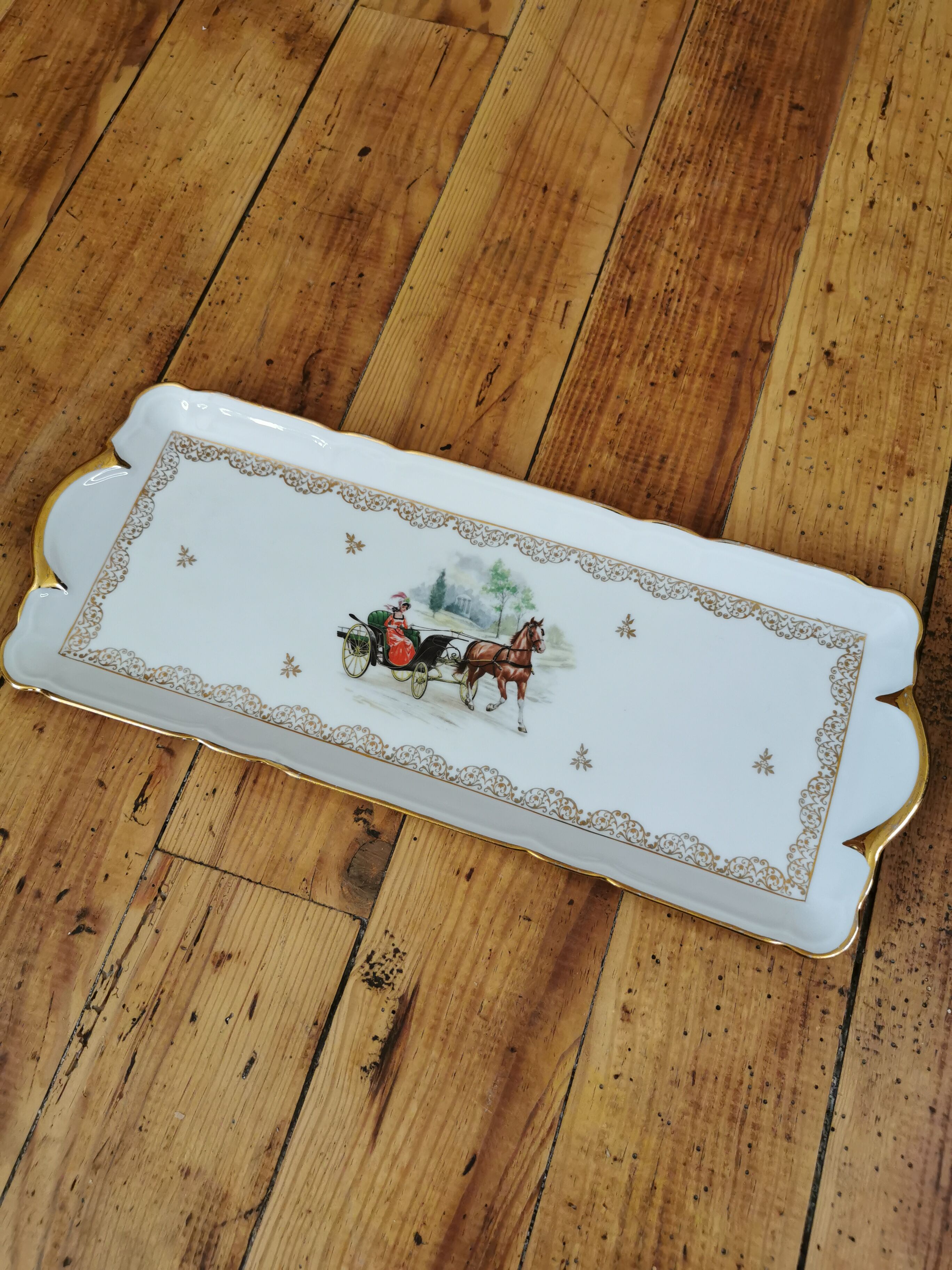 Vintage cake dish