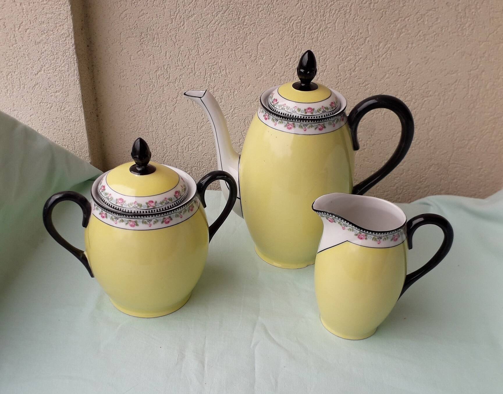 Sugar bowl and milk jug in porcelain