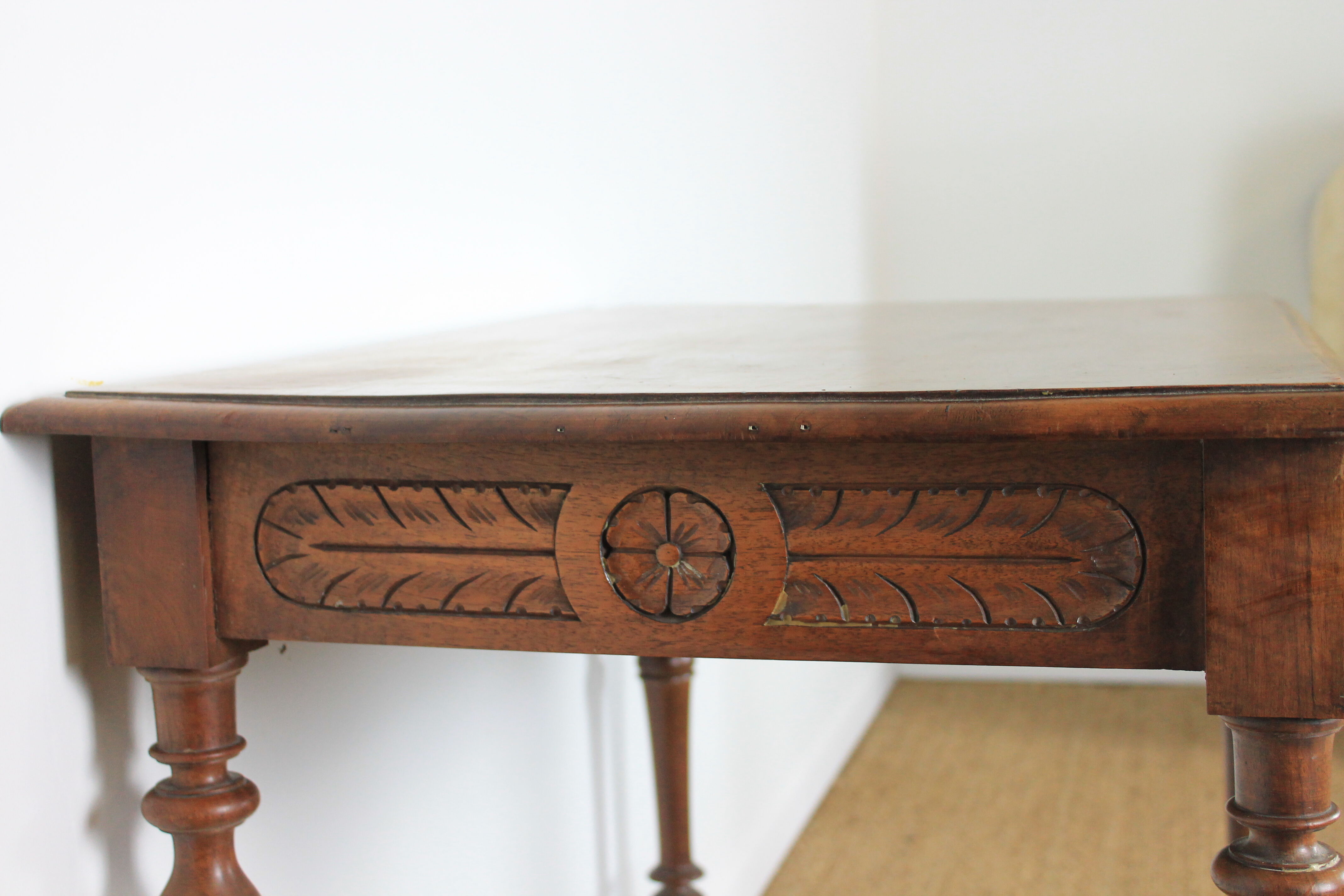Renaissance desk table