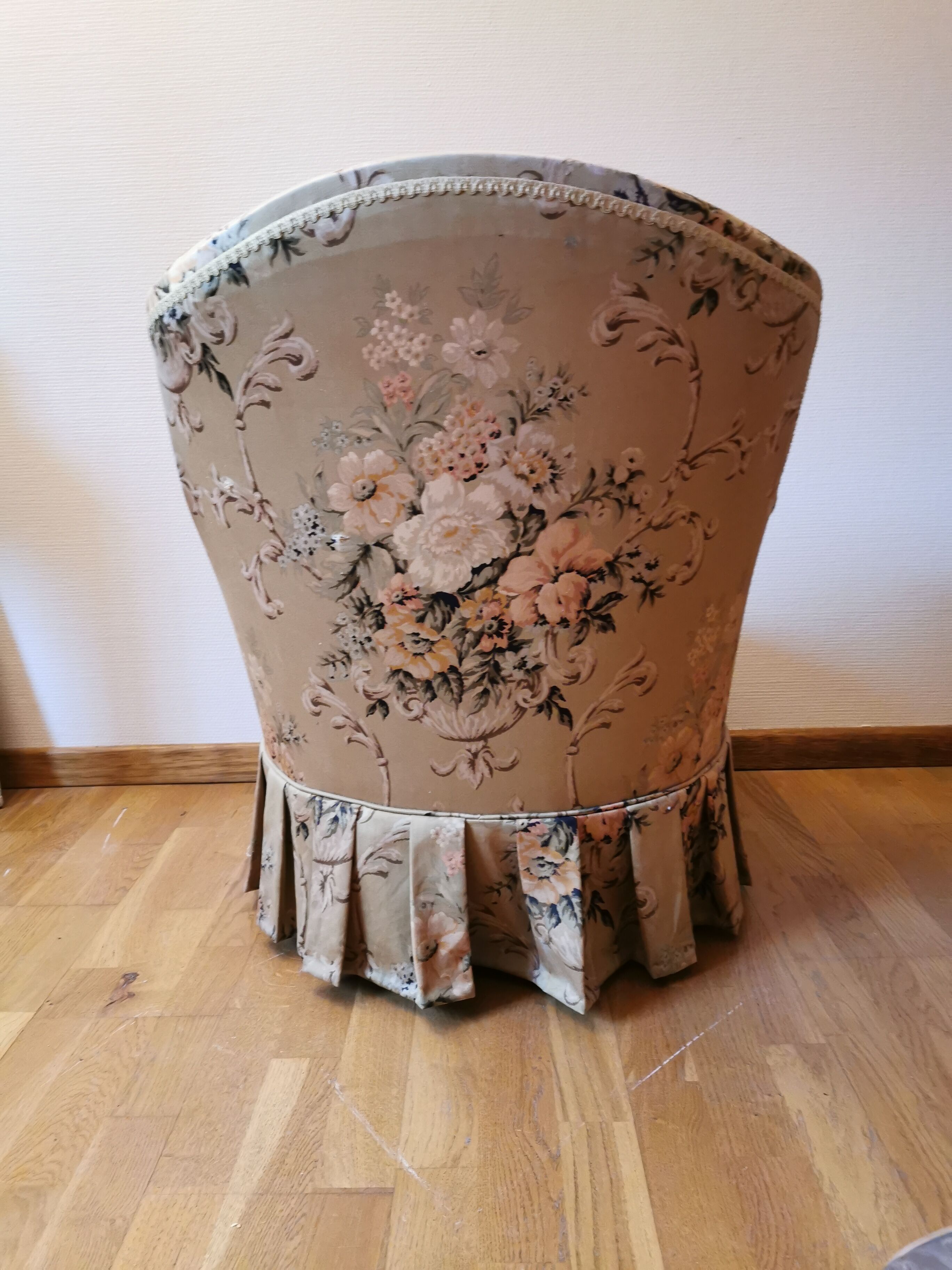 Toad armchair baroque fabrics