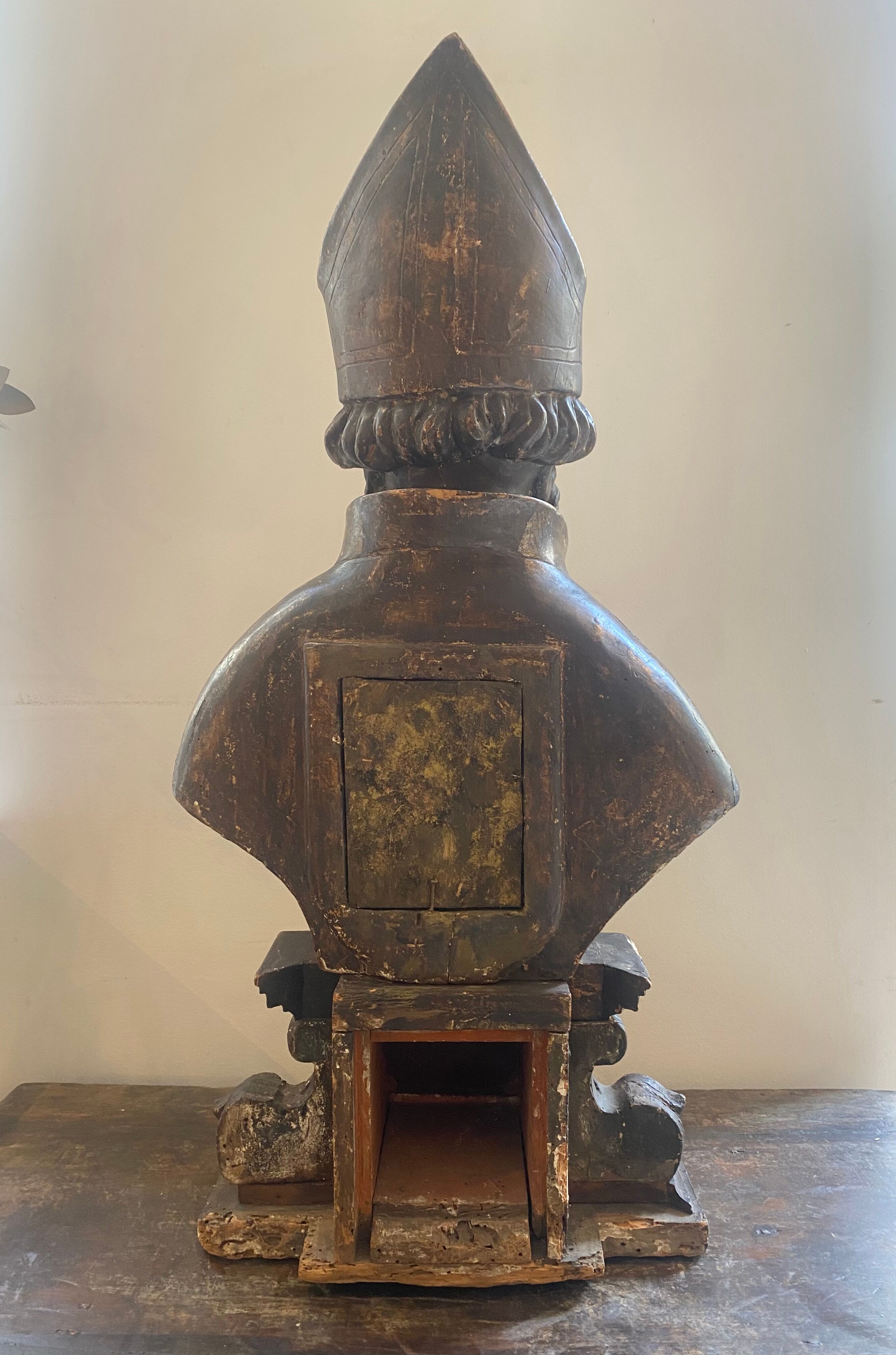 Bust of bishop in reliquary in silver wood xviith