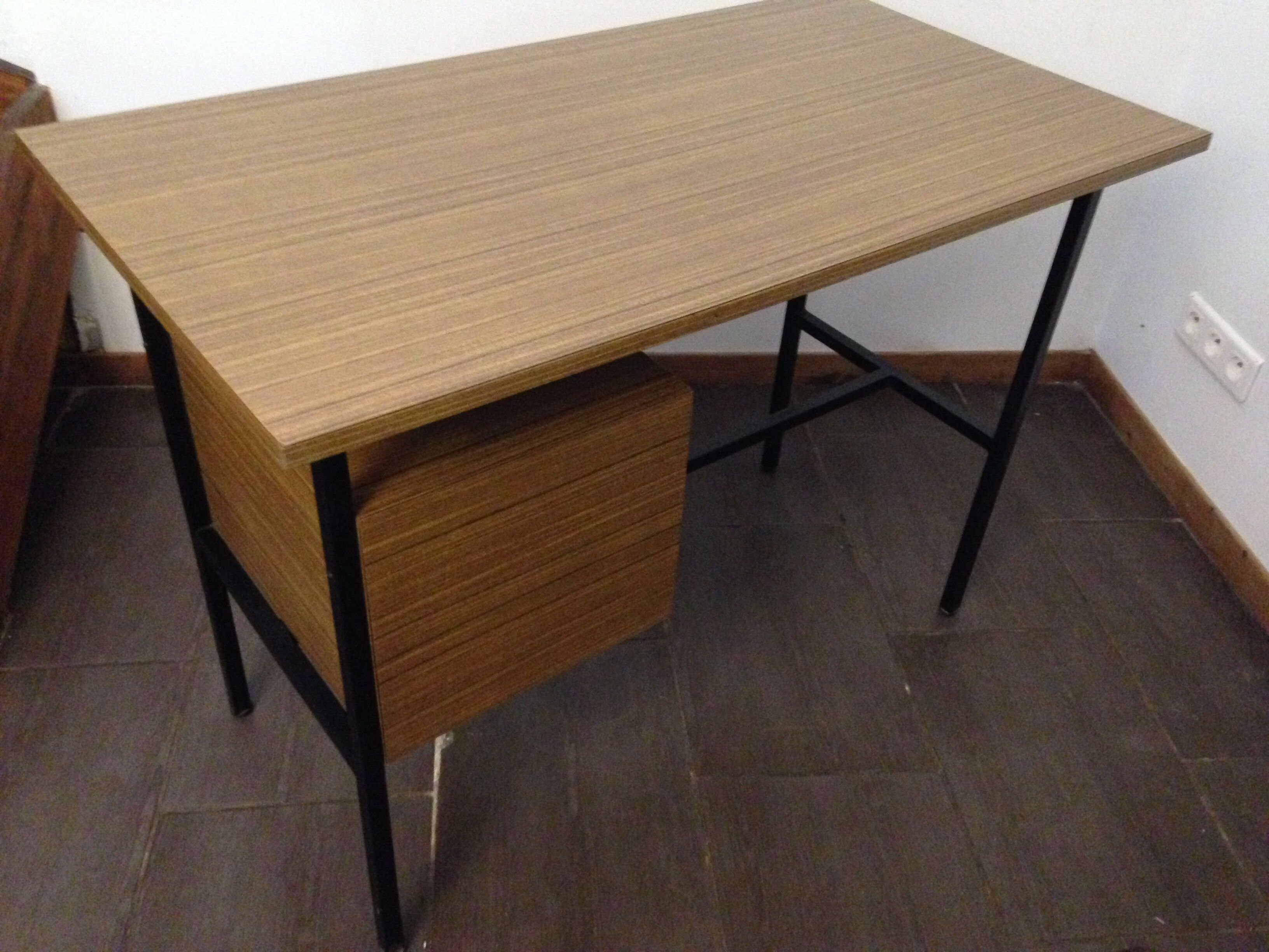 Bureau formica imitation bois 1950