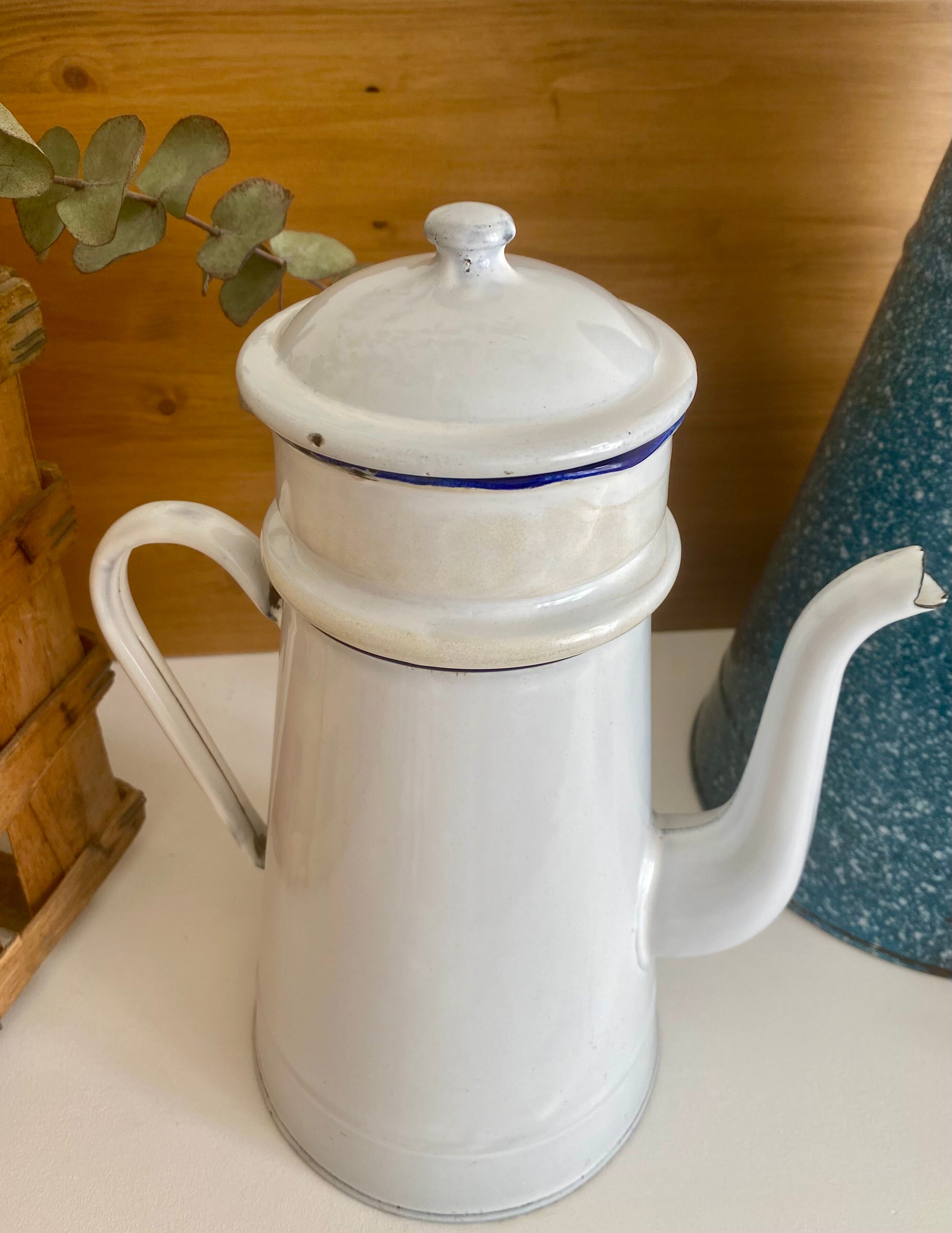 Enamelled sheet metal coffee maker