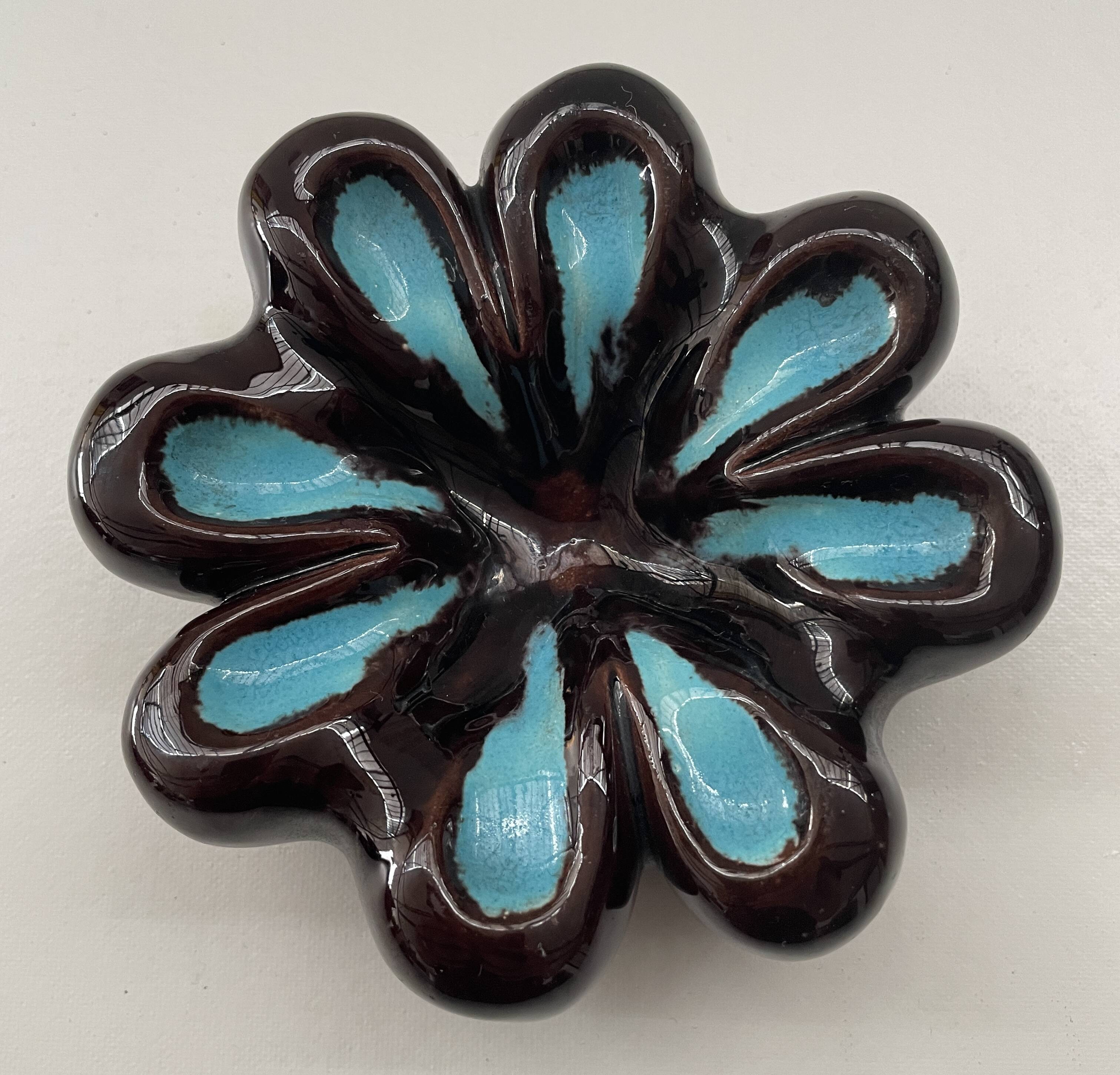 Ashtray or catch-all in ceramic from the 1950s, signed Dih-lem.