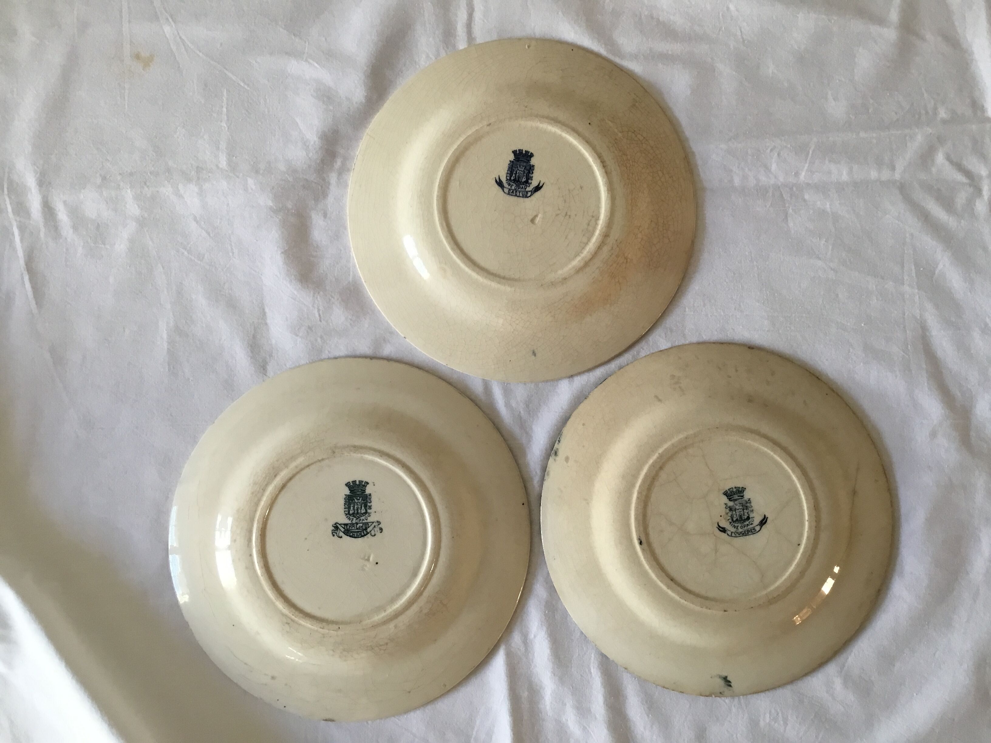 3 plates of Gien earthenware