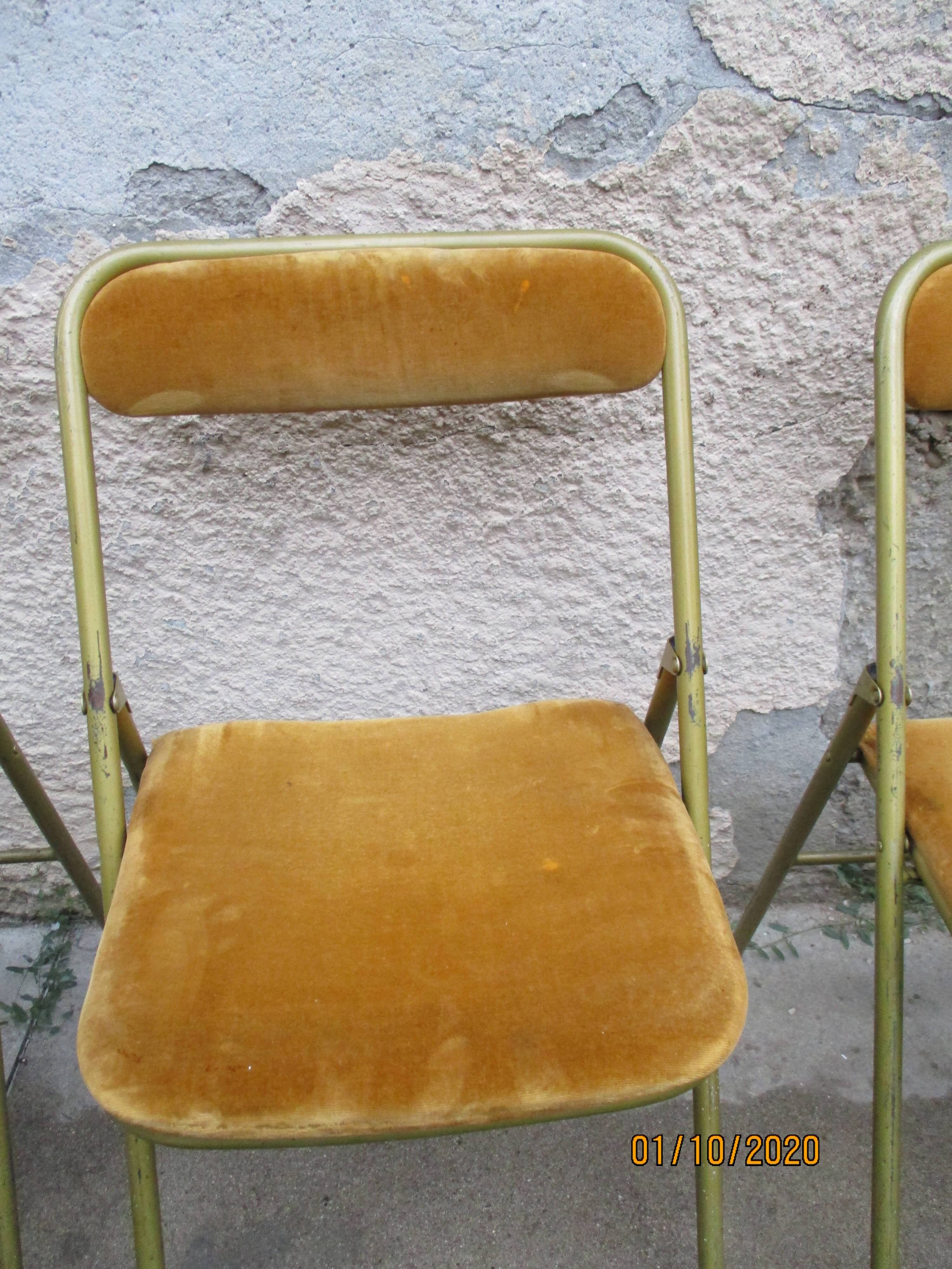 Lot of 4 folding chairs