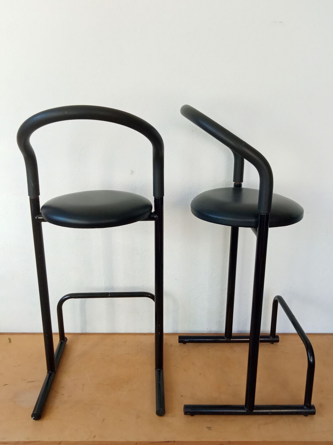 Pair of post-modern bar stools, Amisco, 1980s