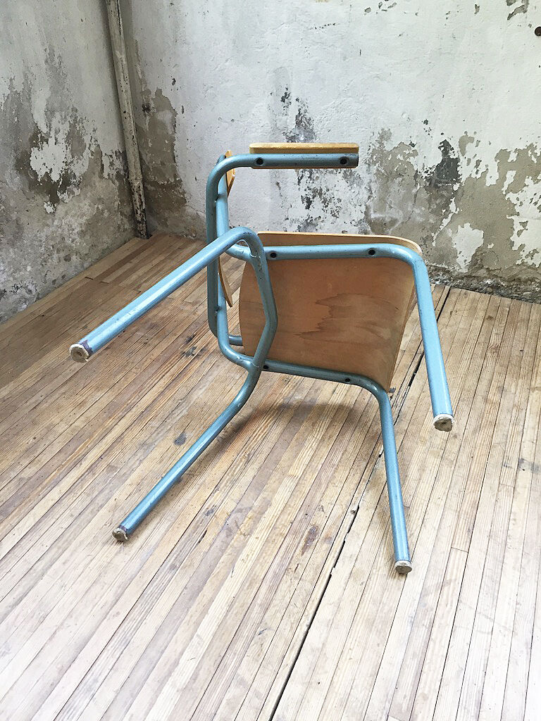 Master chair with armrests