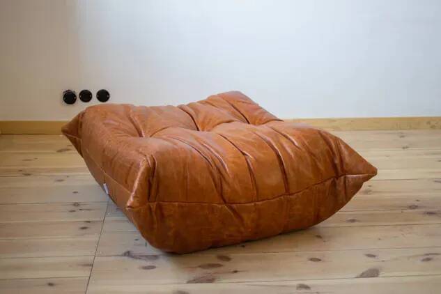 Togo Ensemble de 2 canapés deux places, 2 fauteuils et un pouf en cuir de pin de Dubaï