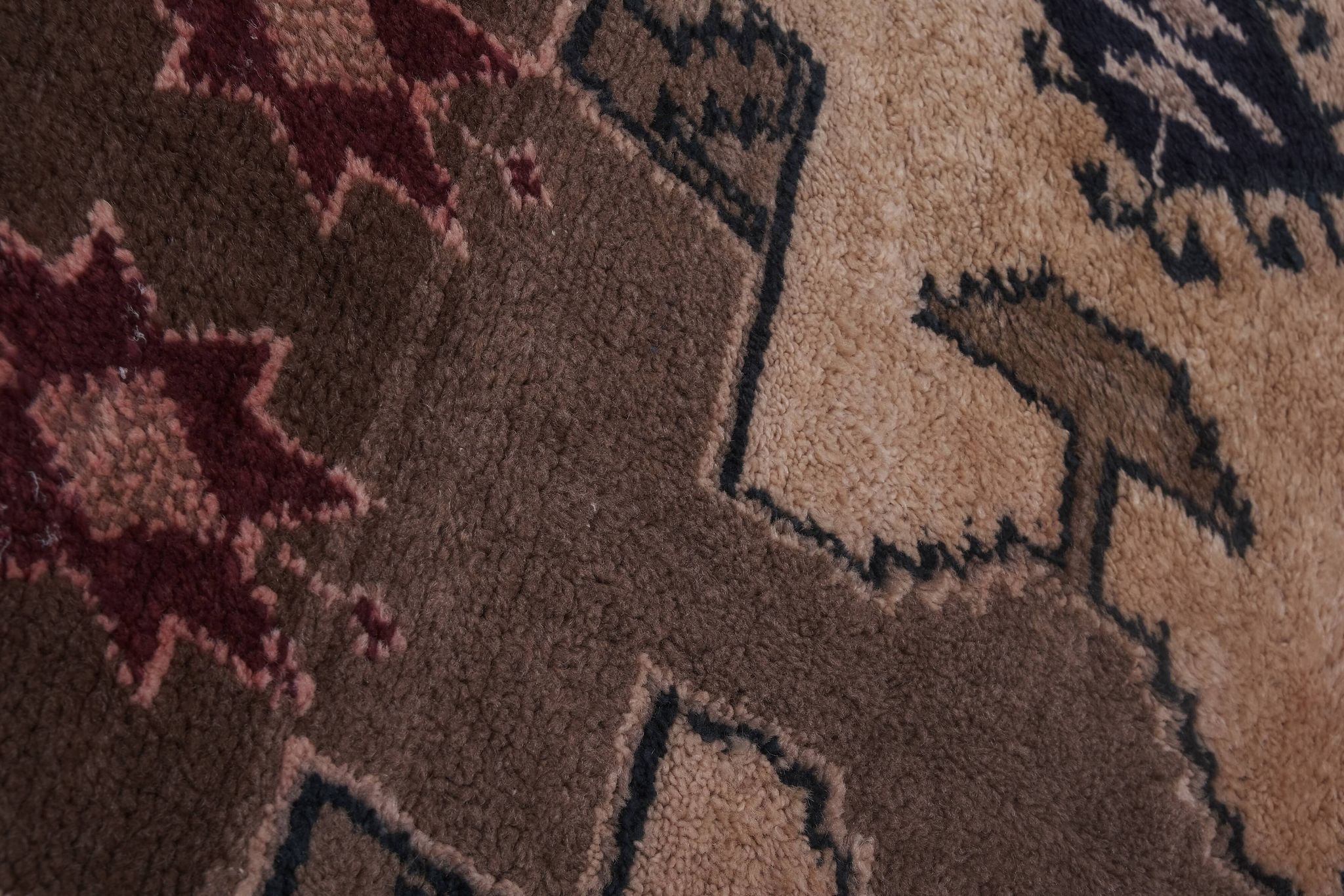 Vintage Turkish rug from Oushak, handwoven 138x244 cm