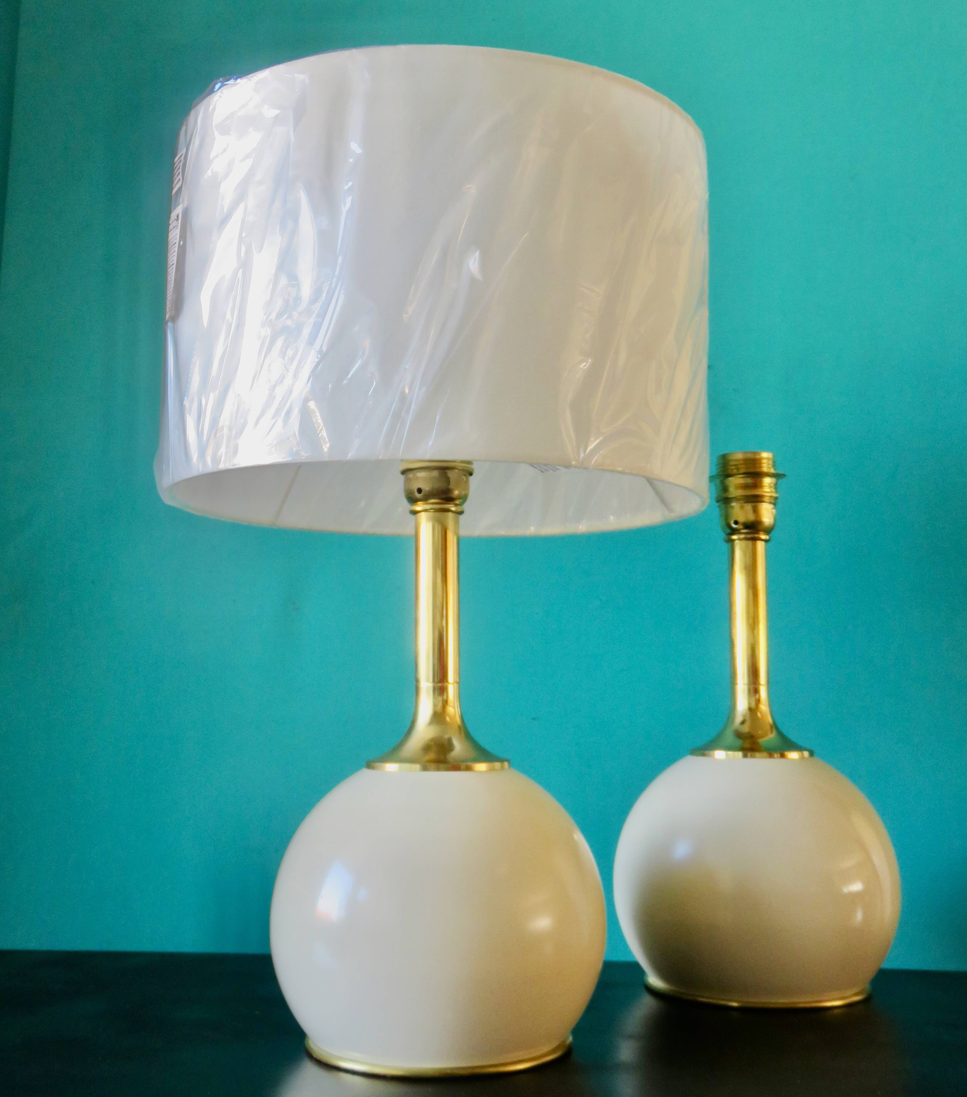 Pair of bedside lamps in brass and ecru lacquered metal, Denmark 1960