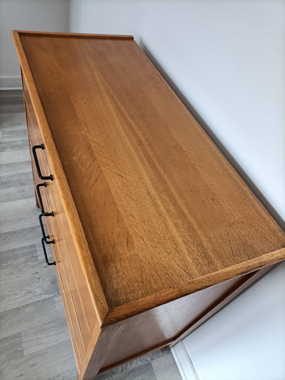 Commode vintage pieds compas