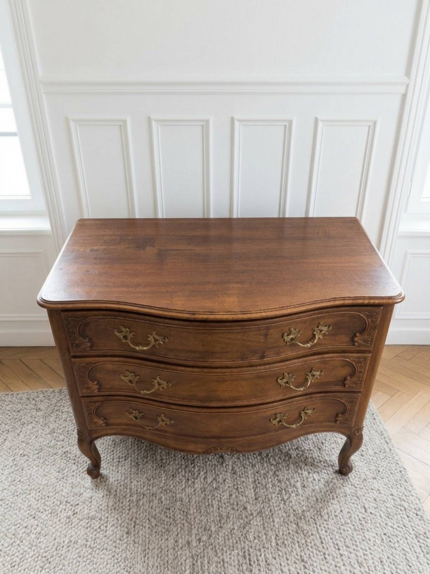 Curved Louis XV style commode in solid wood – 3 drawers