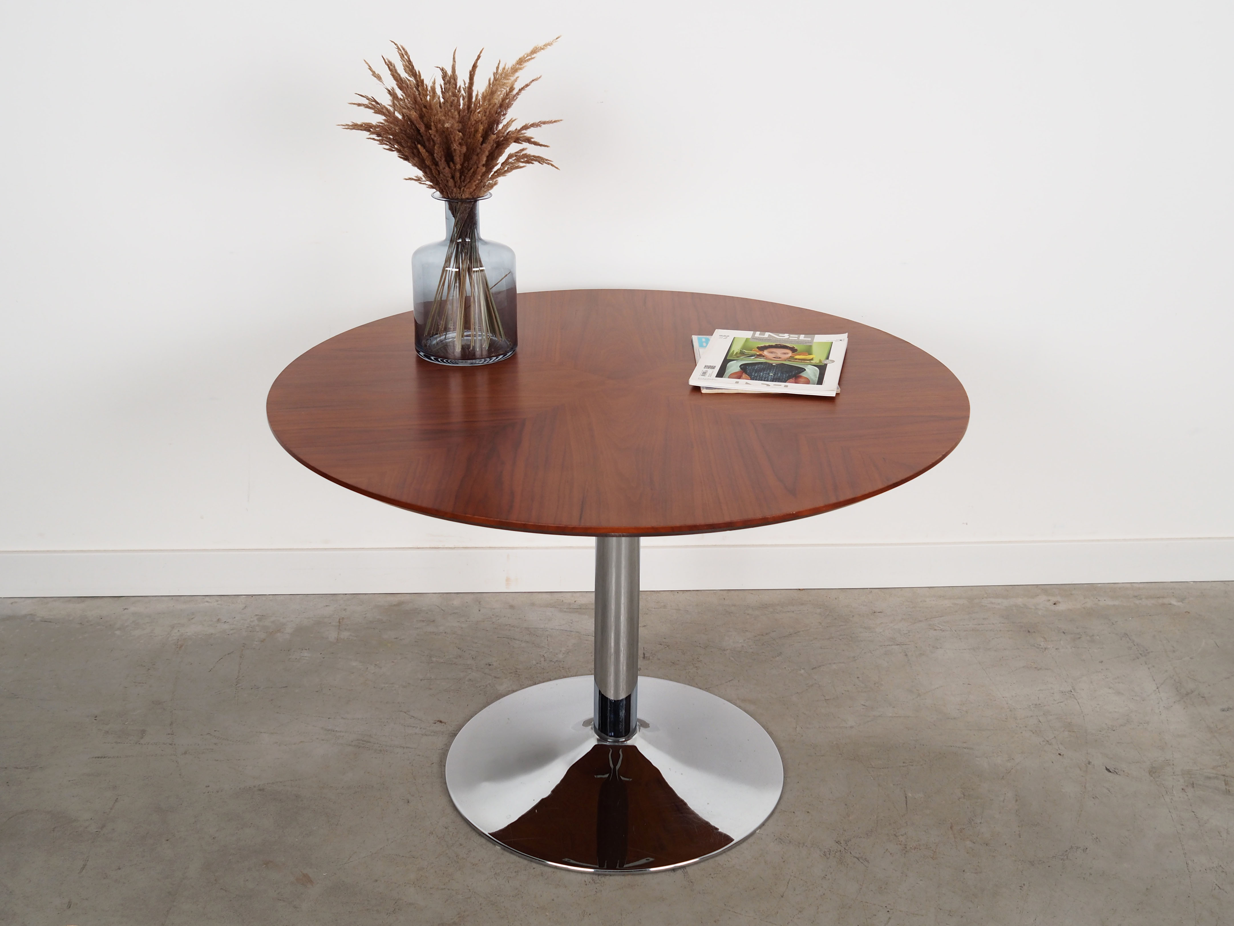 Round table from the 80s