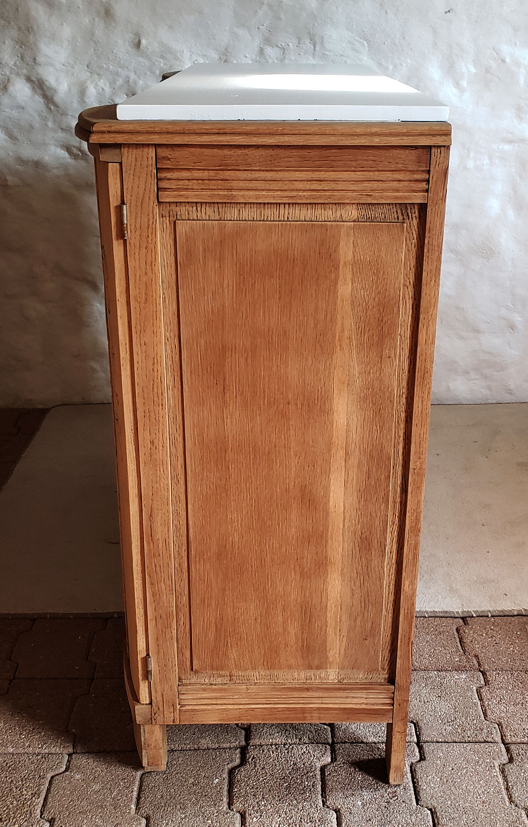 Art-deco buffet in raw oak