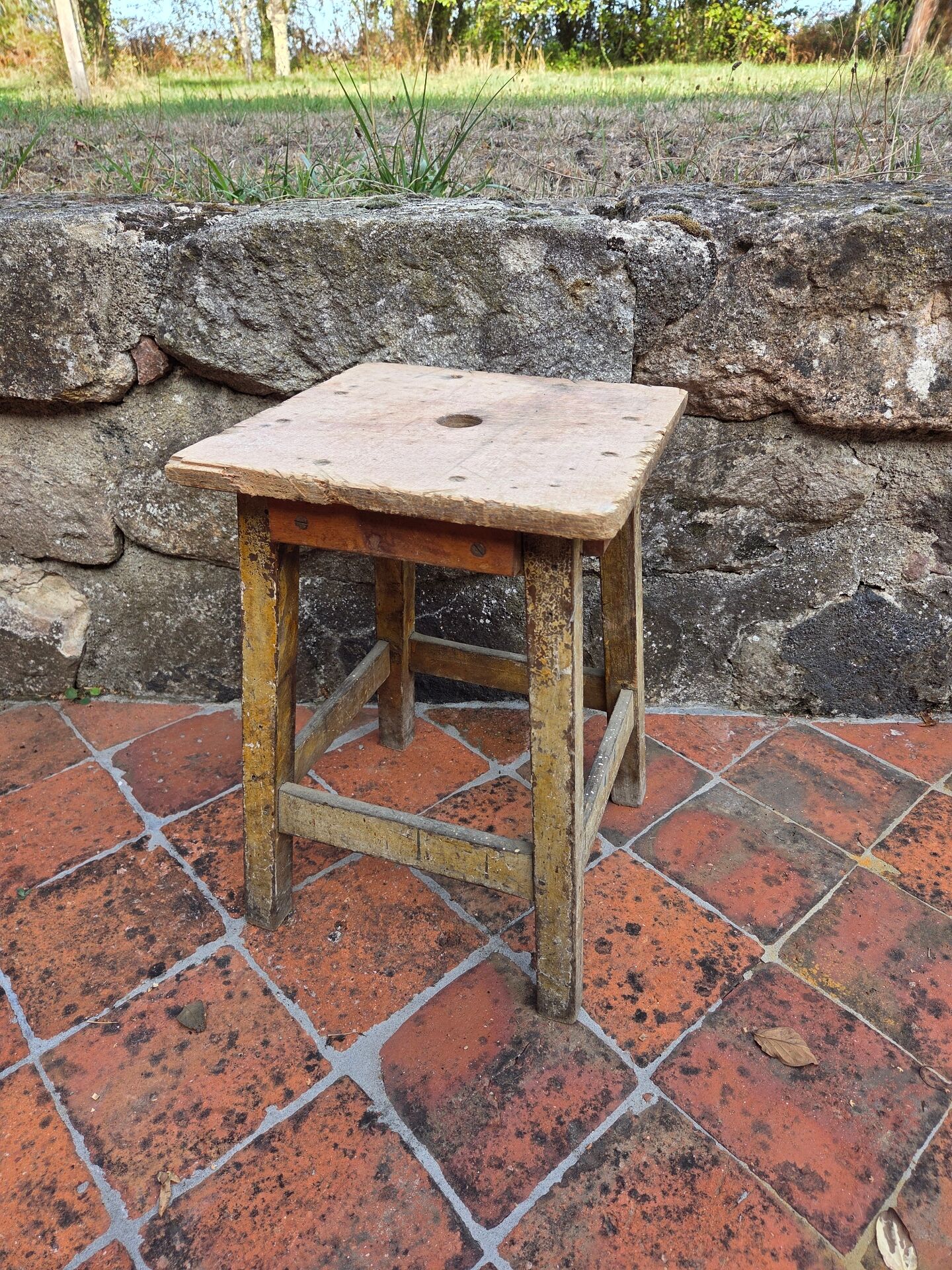 Workshop stool in wood