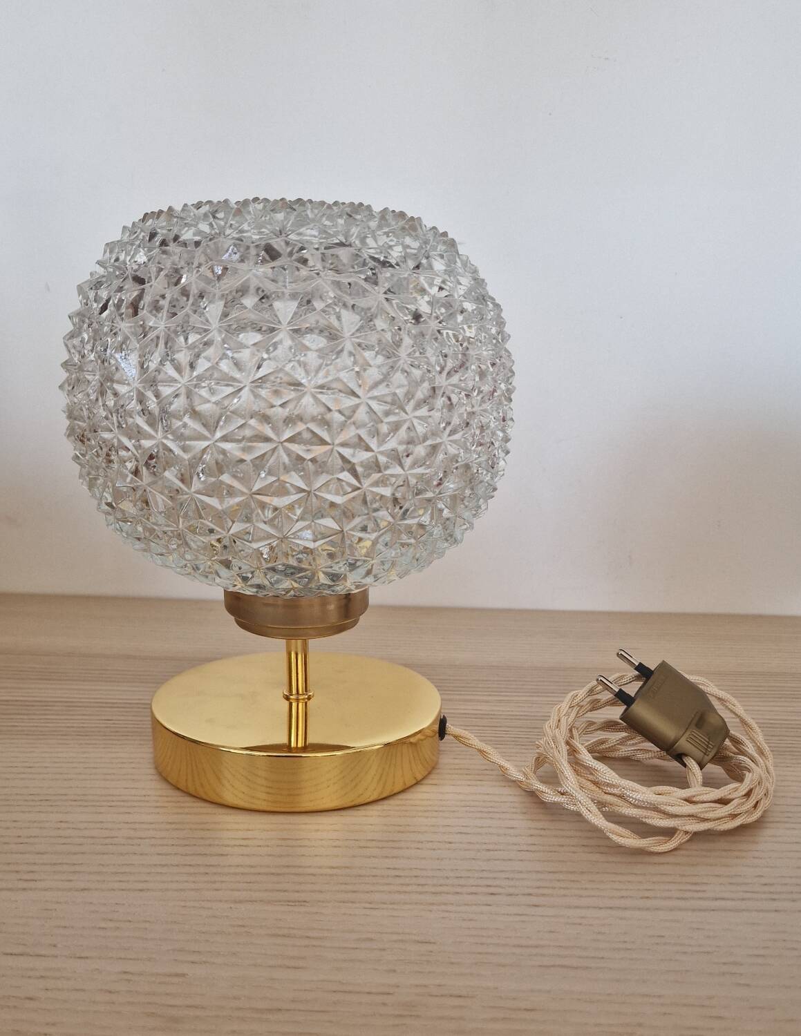 Touch lamp, vintage cut glass, diamond pattern
