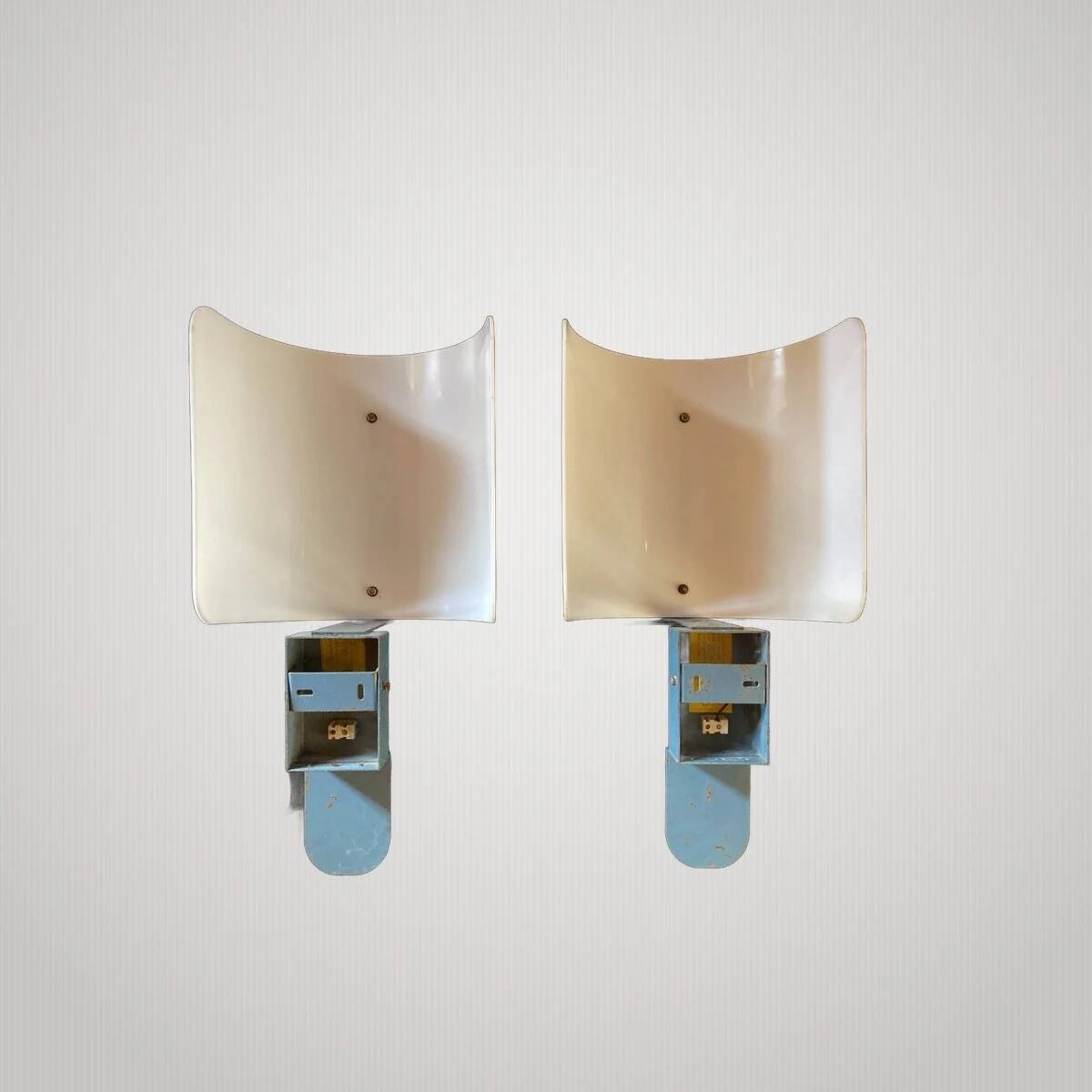 Arlus paire d'appliques métal perspex blanc vintage wall light 1960